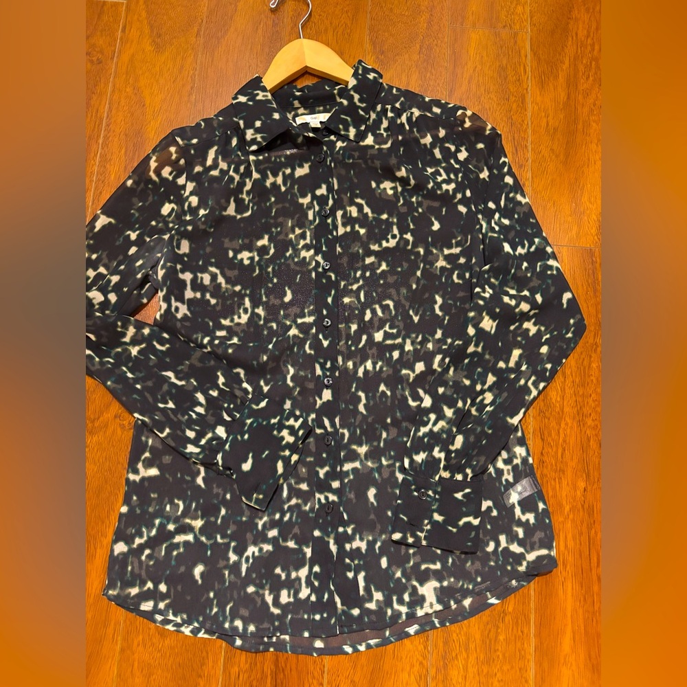GAP button down blouse. Black and multicolor.